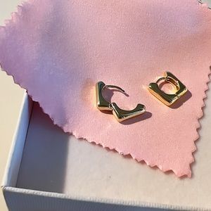 Dainty squared earrings